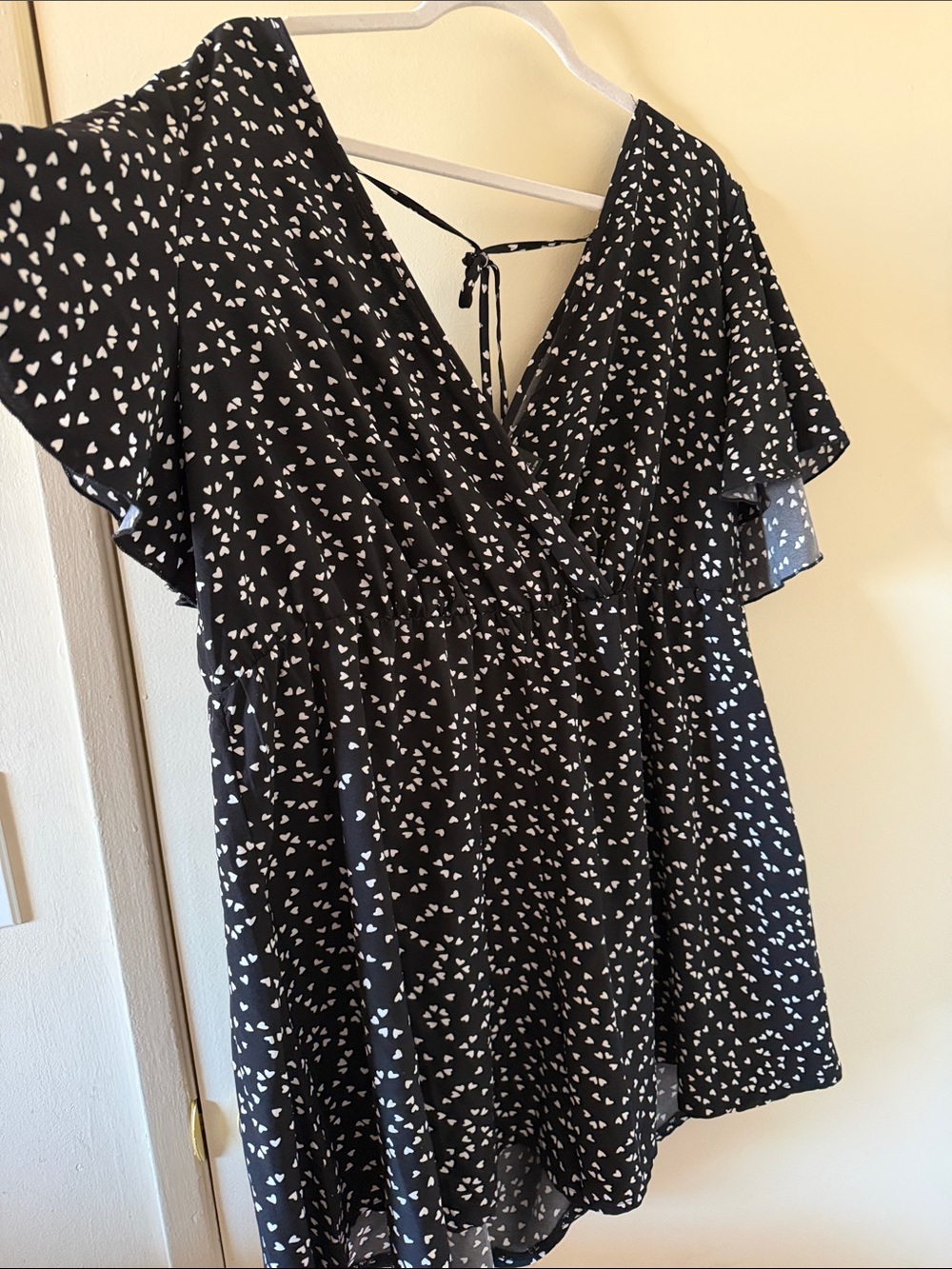 SHEIN Black V-Neck Flutter Sleeve Heart Print Top
